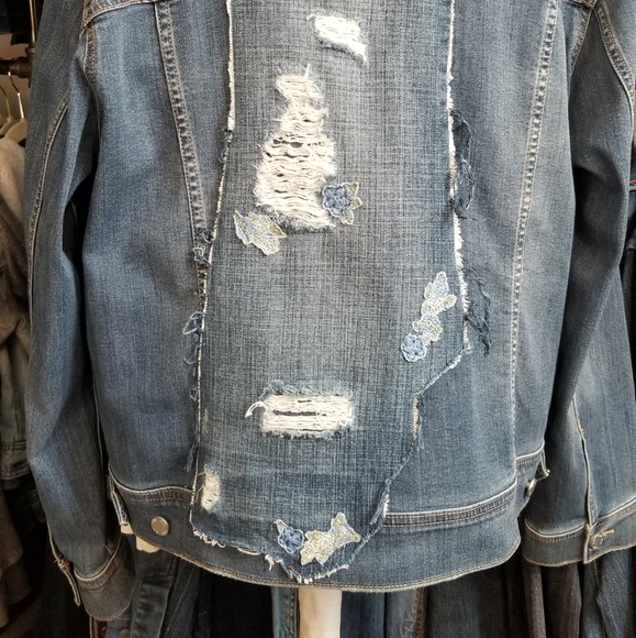 Plus size upcycled denim jean jacket. - Picture 3 of 8